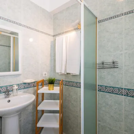 Gabriella - Charming In Great Location Close To Everything Need גיאה