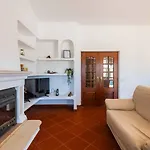 Gabriella - Charming In Great Location Close To Everything Need גיאה